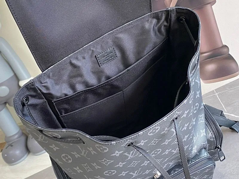 All categories 💚 Authentic bags 💚 LV LV classic backpack