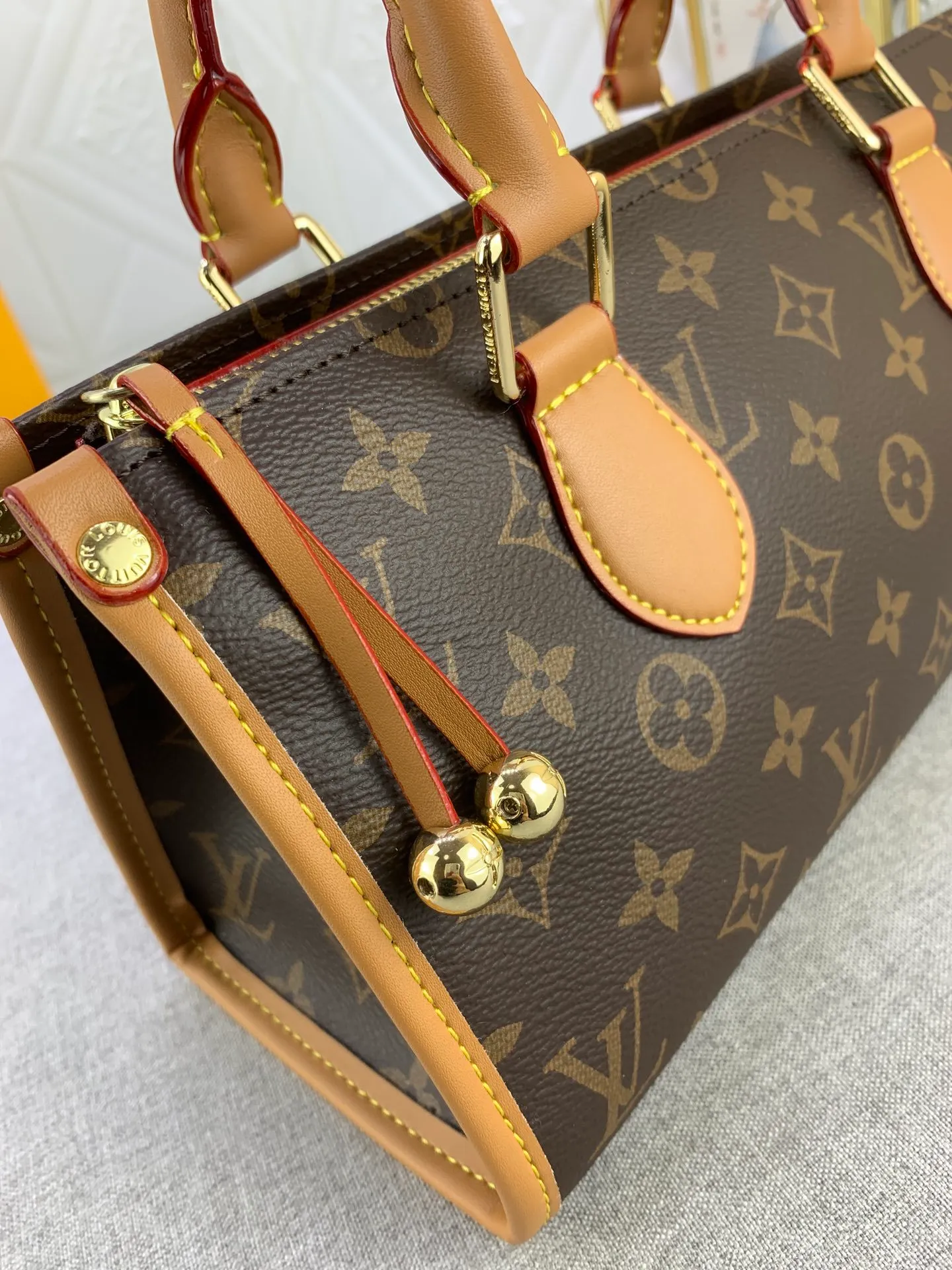 All Categories Official Website "Brand Women's Bags" Women's Bags 💙 LV upgraded original version 💕 Medieval series gold ball triangle bag 💕 Wang Ou's same gold ball triangle bag, Popincourt Haut small gold ball, this bag is full of design, the side is triangular, and the zipper is equipped with two small gold balls, commonly known as the small gold ball bag, the portable style is very grand and reveals an elegant atmosphere, there are also