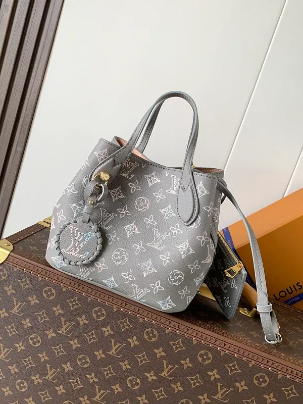 All categories Official website "Brand Women's Bags" Women's Bags 💙 LV 2026 new LV hand-held crossbody bag