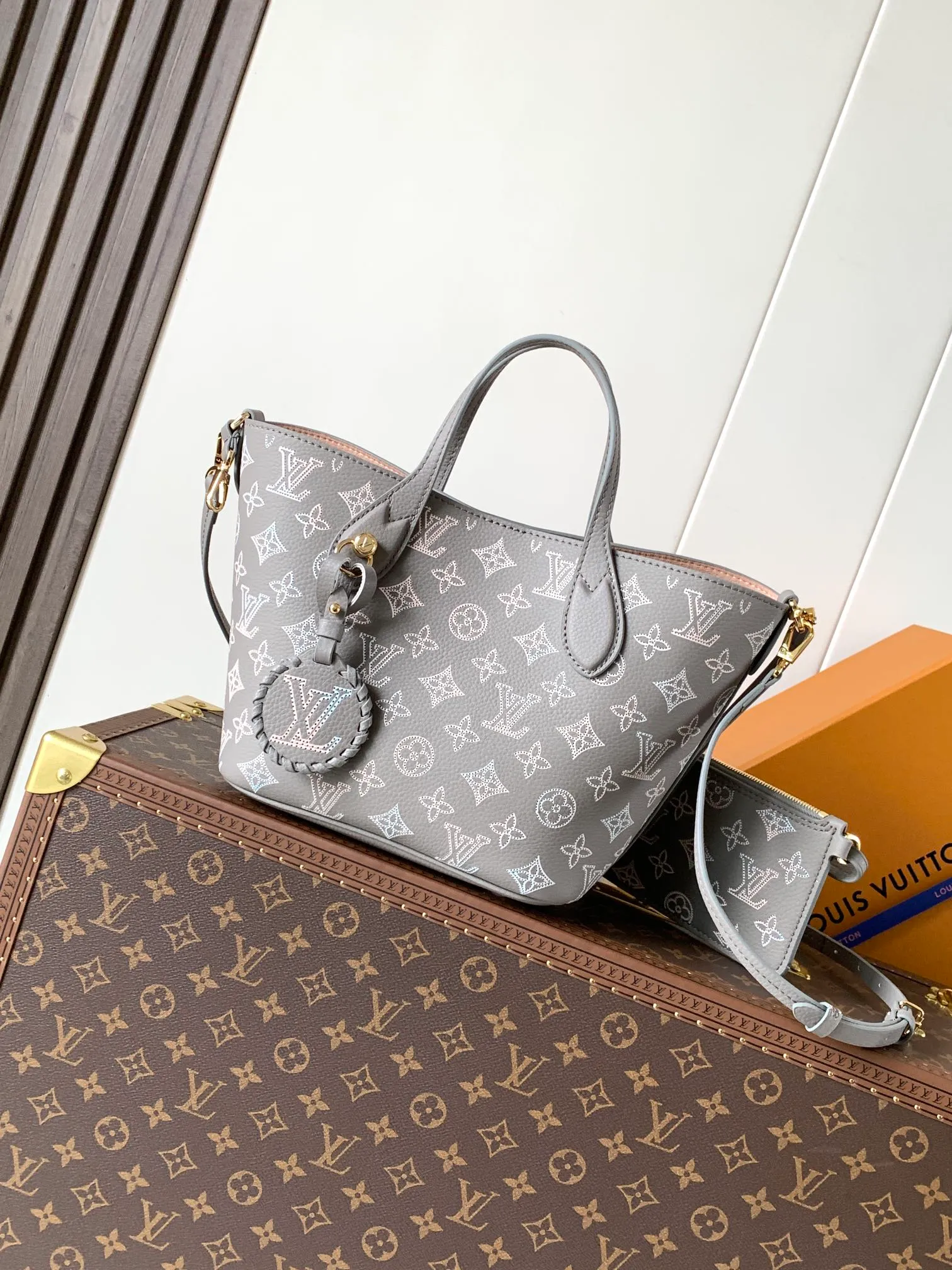 All categories Official website "Brand Women's Bags" Women's Bags 💙 LV 2026 new LV hand-held crossbody bag