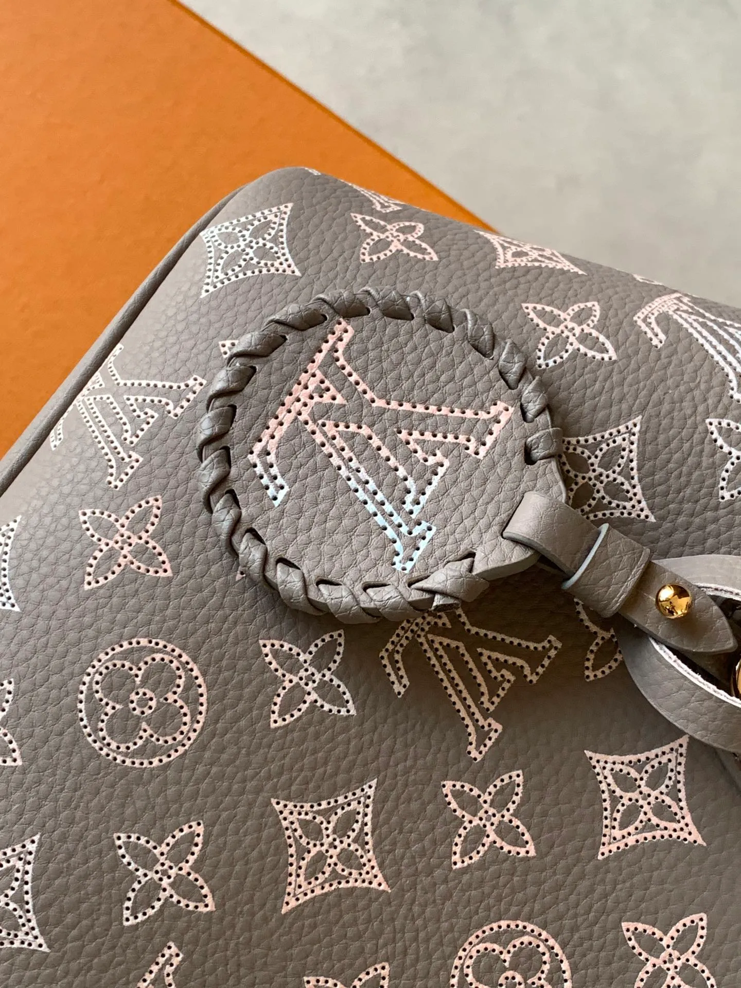 All categories Official website "Brand Women's Bags" Women's Bags 💙 LV 2026 new LV hand-held crossbody bag