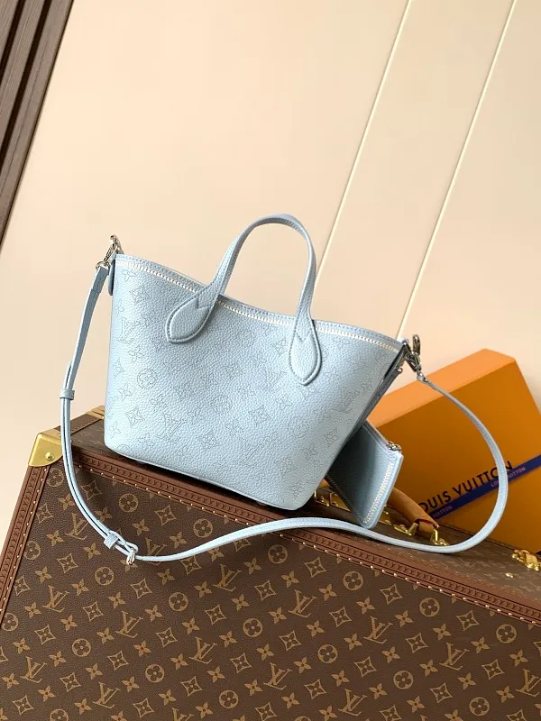 All categories Official website "Brand Women's Bags" Women's Bags 💙 LV 2026 new LV hand-held crossbody bag