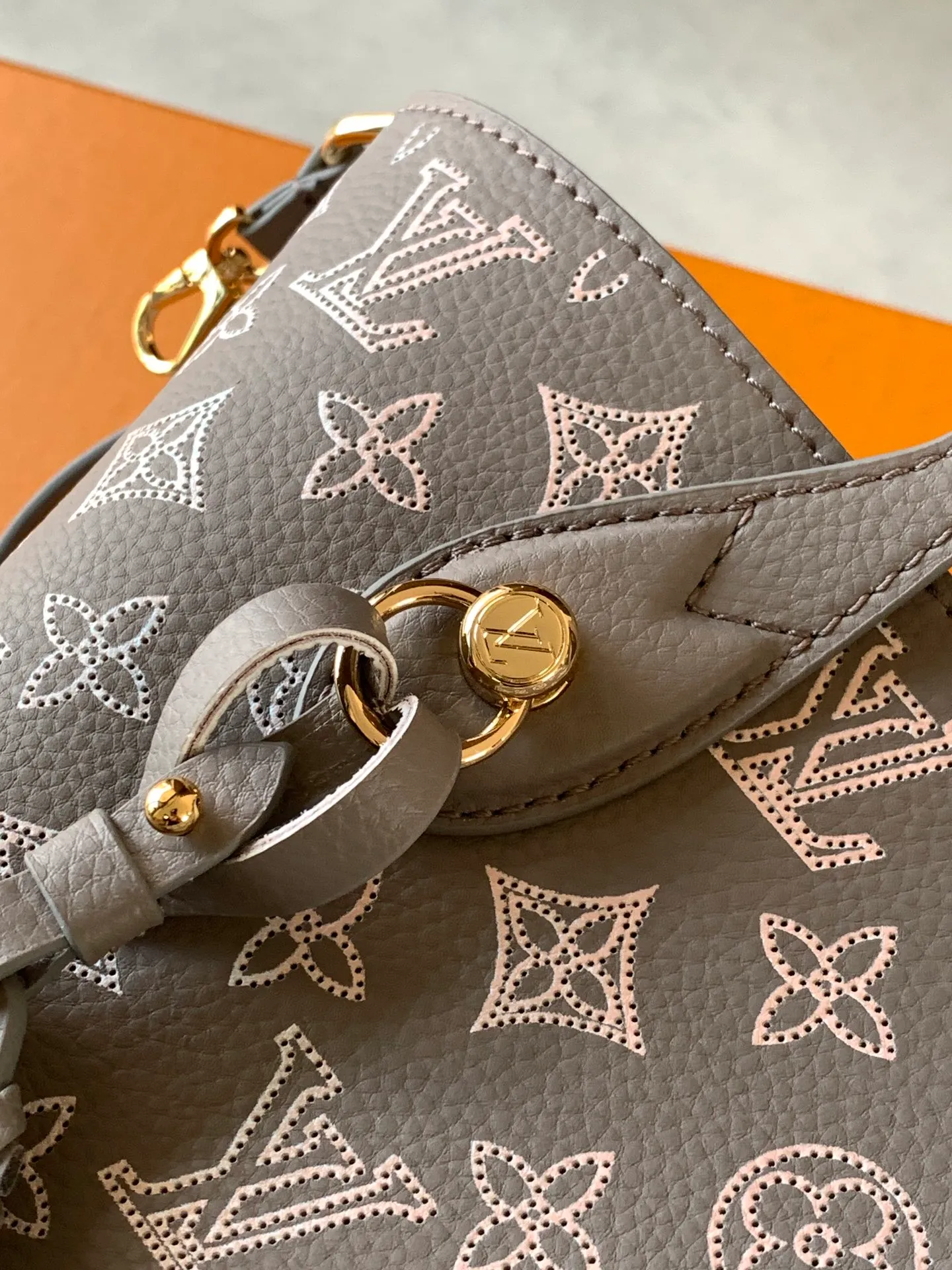 All categories Official website "Brand Women's Bags" Women's Bags 💙 LV 2026 new LV hand-held crossbody bag