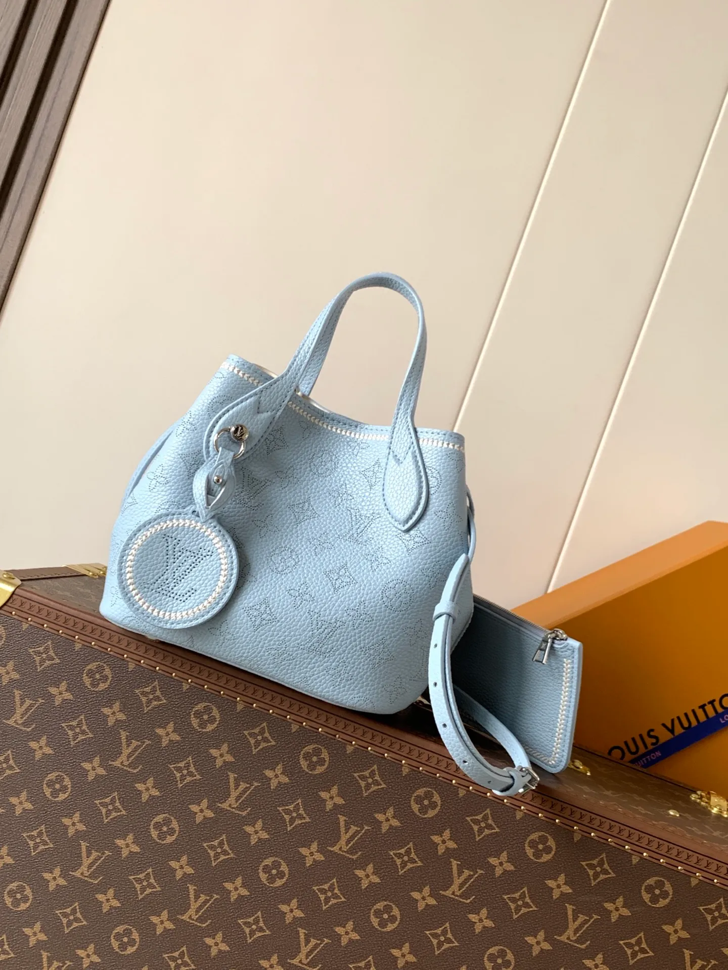 All categories Official website "Brand Women's Bags" Women's Bags 💙 LV 2026 new LV hand-held crossbody bag