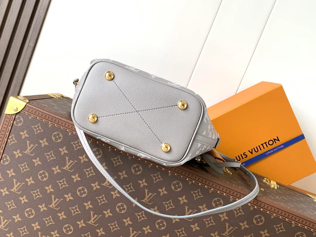 All categories Official website "Brand Women's Bags" Women's Bags 💙 LV 2026 new LV hand-held crossbody bag