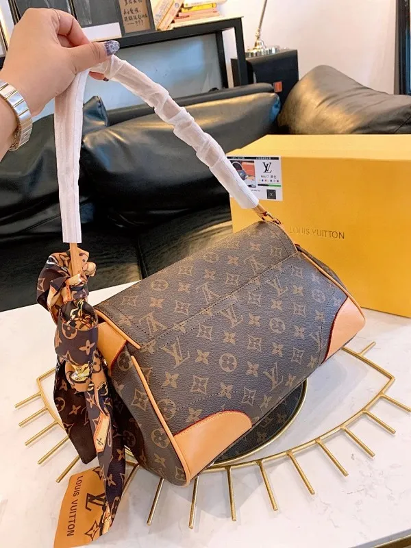 All categories Official website "Brand Women's Bags" Women's Bags 💙 LV fine imitation LV, high imitation LV bags, LV crossbody bags, 2023 official latest version LV armpit bag, LV bag factory, recommended bags, size: 31-4-16CM