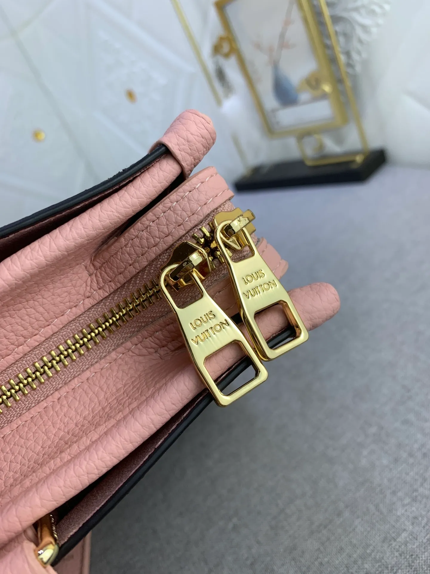 All categories Official website "Brand Women's Bags" Women's Bags 💙 LV upgrades the original Popincourt handbag with a fashionable new attitude. This contemporary tote in single-frame canvas and natural leather trim offers effortless style and impeccable functionality. Size: 32-21-13cm