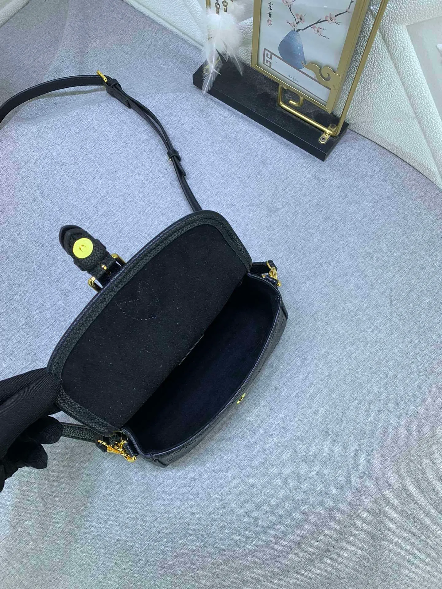 All Categories Official Website "Brand Women's Bags" Women's Bags 💙 LV 2024 New LV Crossbody Bag