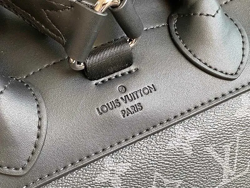 All categories 💚 Authentic bags 💚 LV LV classic backpack