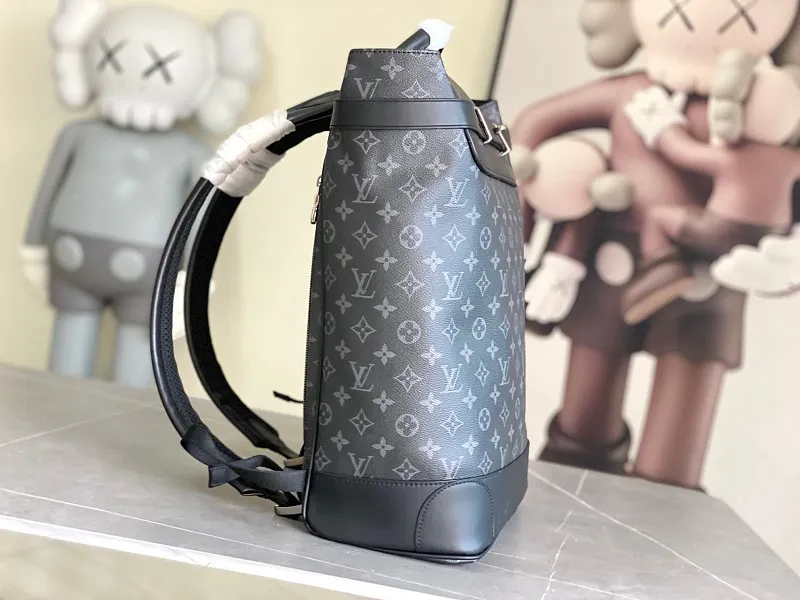 All categories 💚 Authentic bags 💚 LV LV classic backpack