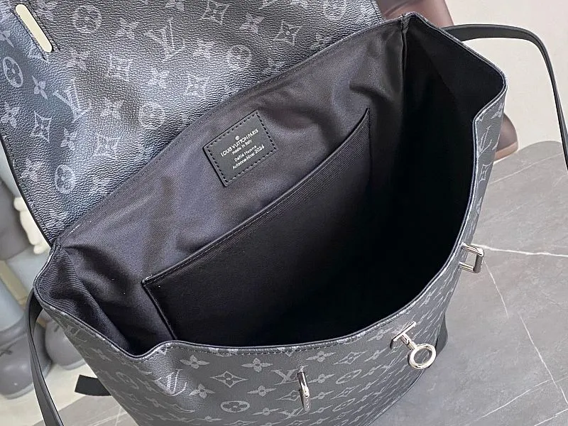 All categories 💚 Authentic bags 💚 LV LV classic backpack