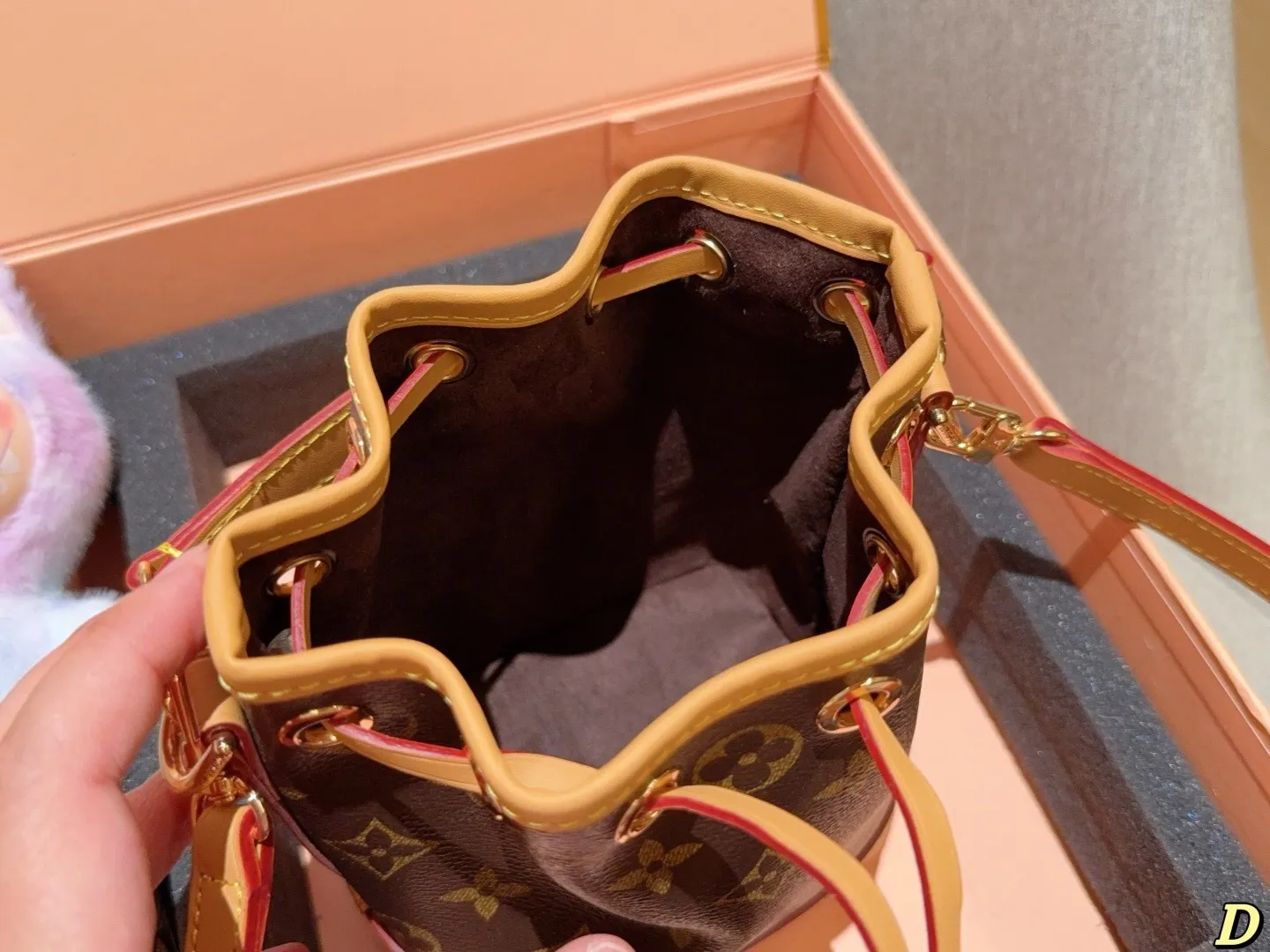 All Categories Official Website "Brand Women's Bags" Women's Bags 💙 LV 2025 New LV Set Box Mini Spout Small Bucket ➕Coin Purse ➕labubu Pendant