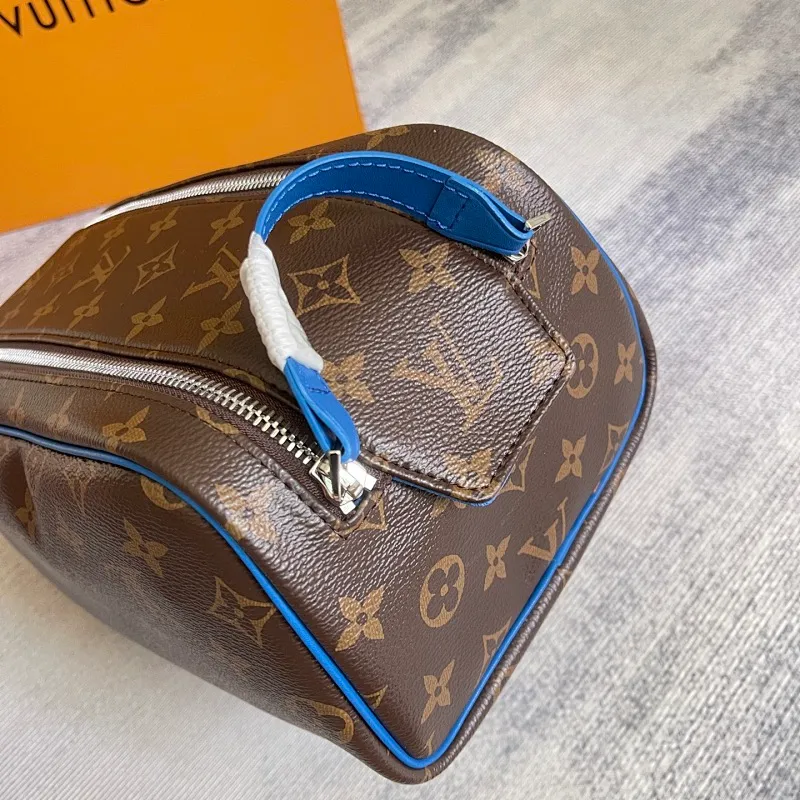 All categories Official website "Brand Women's Bags" Women's Bags 💙 LV 2025 new LV toiletry bag