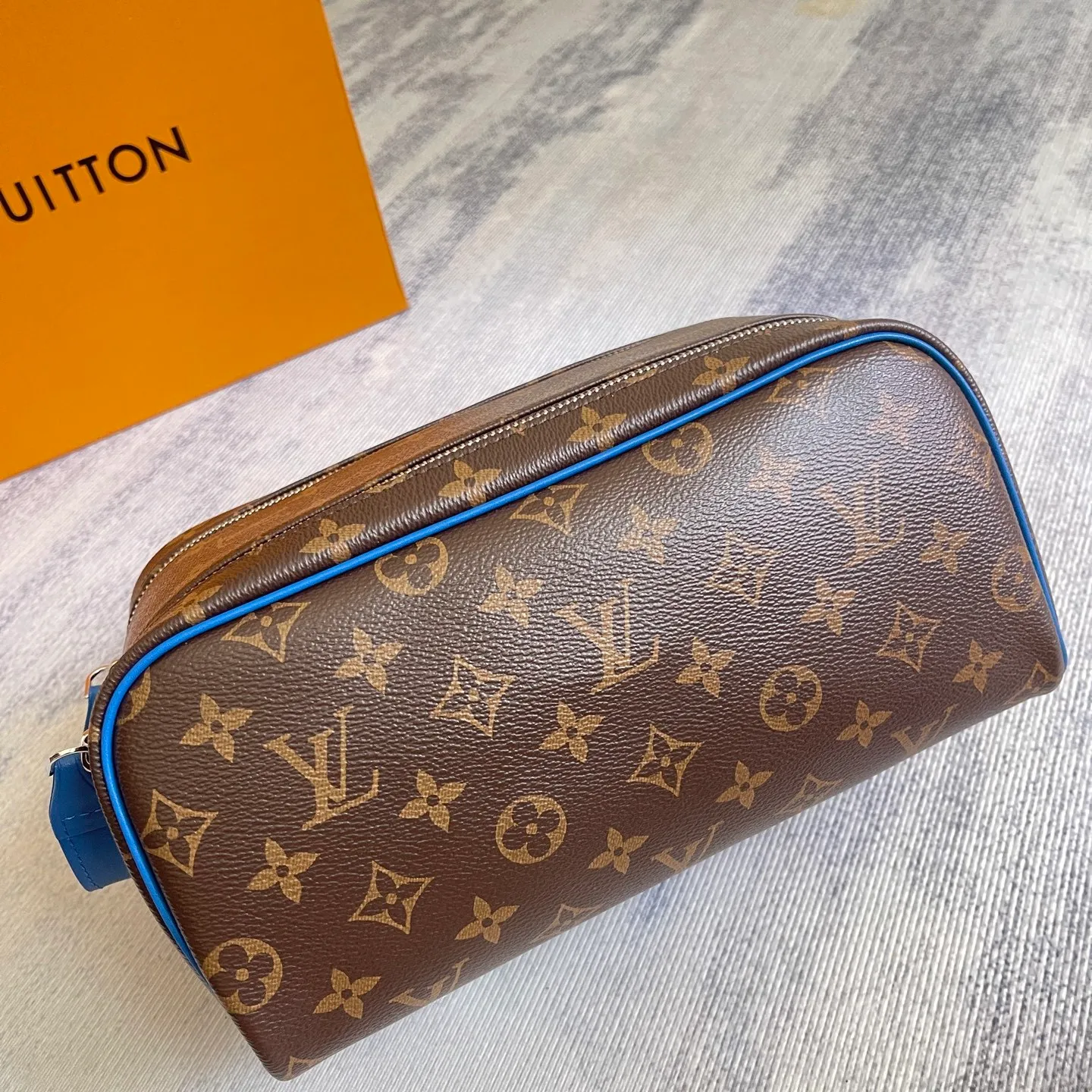 All categories Official website "Brand Women's Bags" Women's Bags 💙 LV 2025 new LV toiletry bag