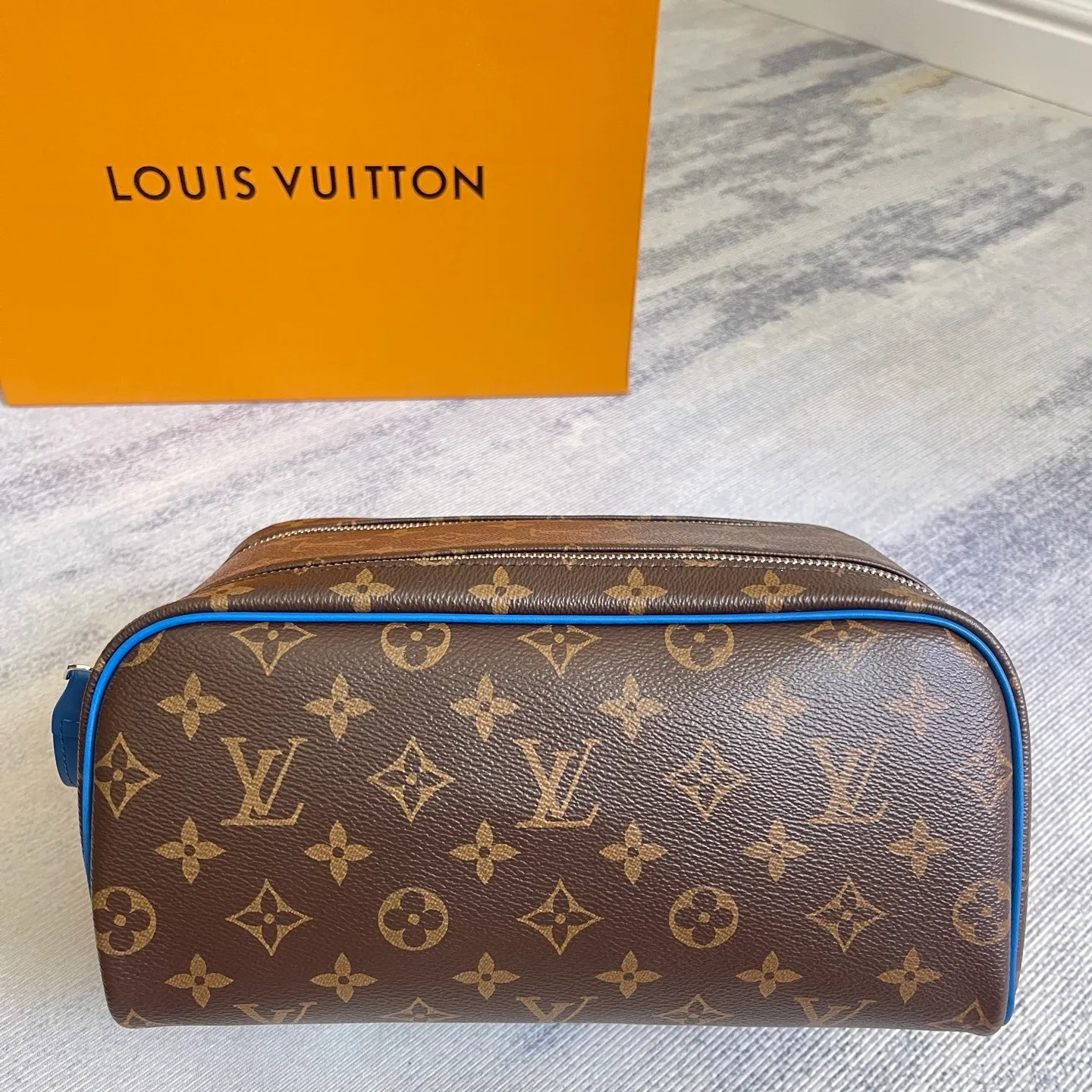 All categories Official website "Brand Women's Bags" Women's Bags 💙 LV 2025 new LV toiletry bag