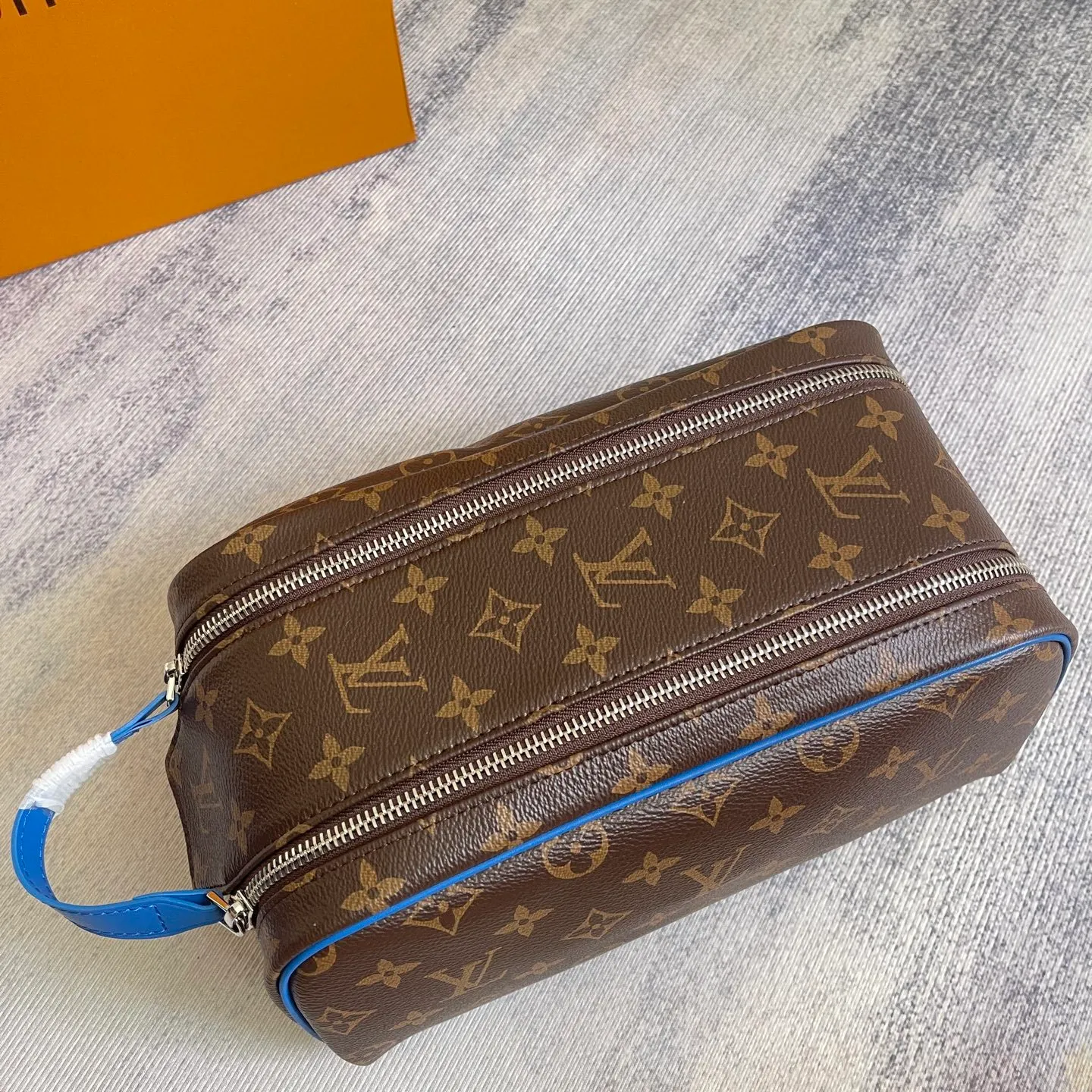 All categories Official website "Brand Women's Bags" Women's Bags 💙 LV 2025 new LV toiletry bag