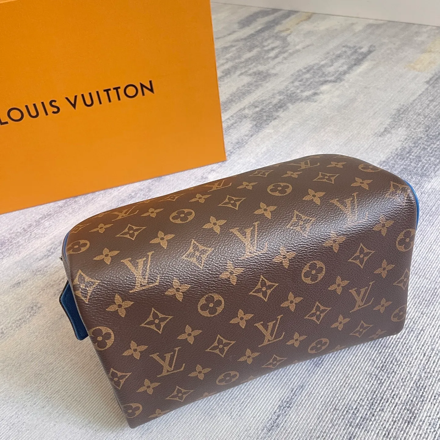 All categories Official website "Brand Women's Bags" Women's Bags 💙 LV 2025 new LV toiletry bag