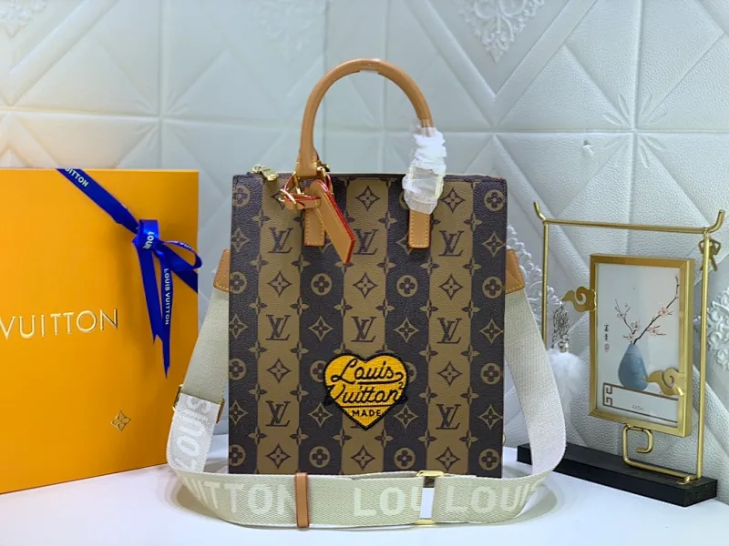 All categories Official website "Brand Women's Bags" Women's Bags 💙 LV 2022 official new LV handbag wholesale 58002000 High quality Size: 26-28.5-6 CM