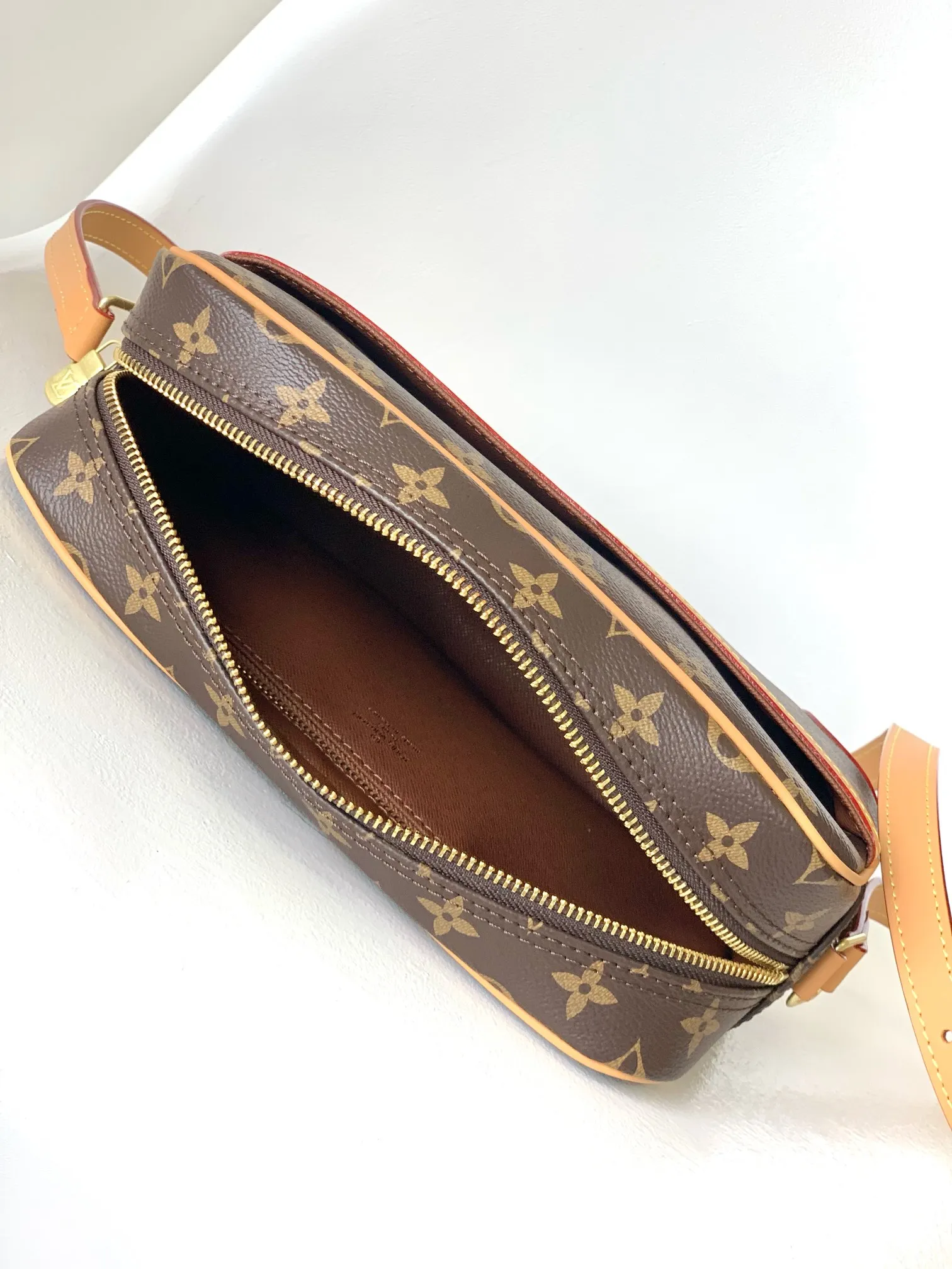 All Categories Official Website "Brand Women's Bags" Women's Bags 💙 LV 2026 New LV Crossbody Bag