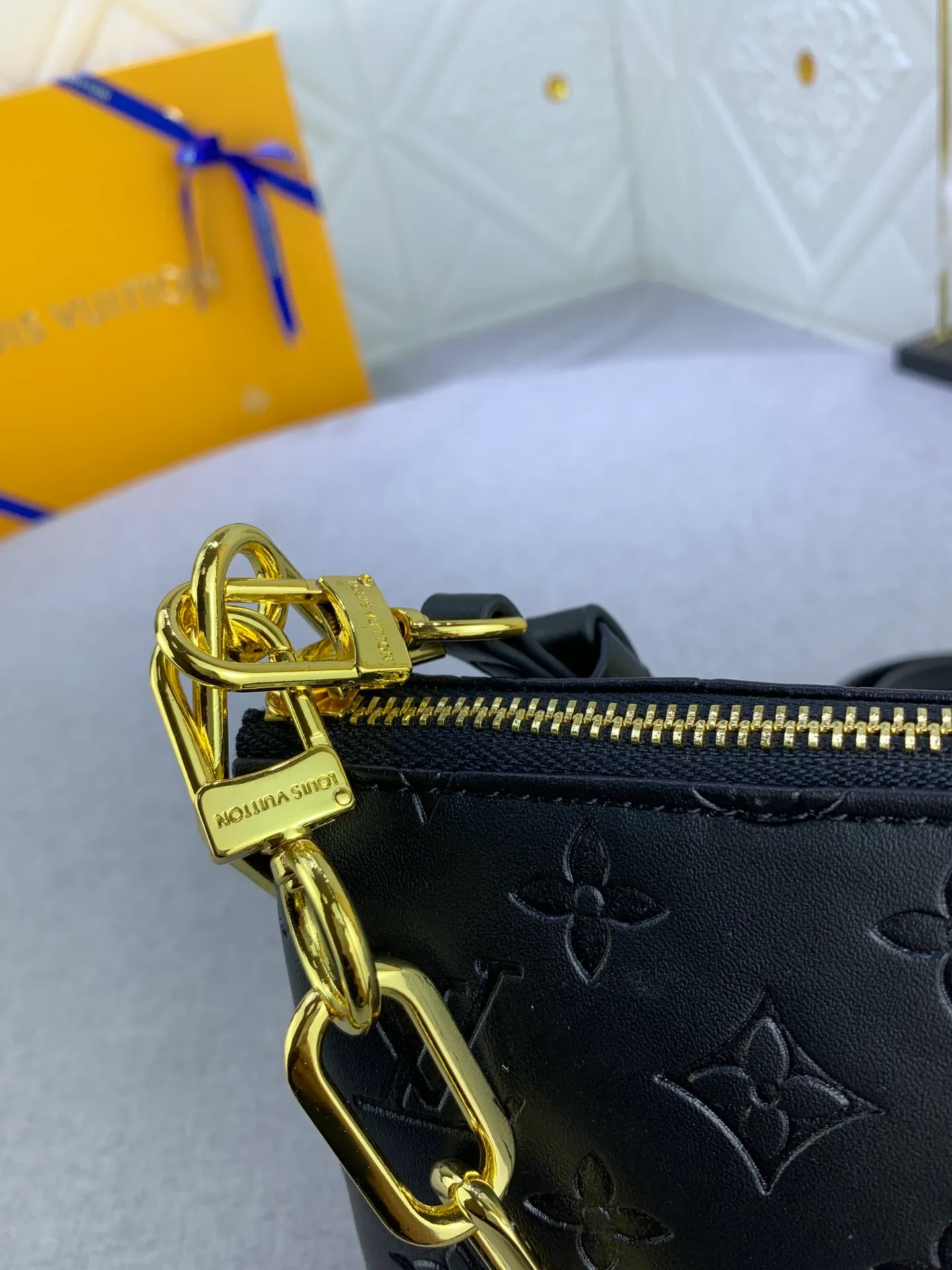 All categories Official website "Brand Women's Bags" Women's Bags 💙 LV Coussin BB handbags made a splash at the 2021 spring and summer fashion show. Monogram embossed puffy sheepskin creates a pillow-shaped structure that brings an edgy edge to a simple design. It can be worn cross-body using the shoulder strap or transformed into a chain baguette bag, or can be carried under the arm. Detailed features 20 x 16