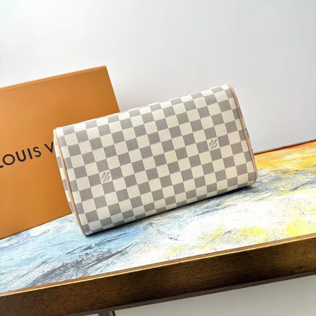 All categories Official website "Brand Women's Bags" Women's Bags 💙 LV 2025 new LV toiletry bag