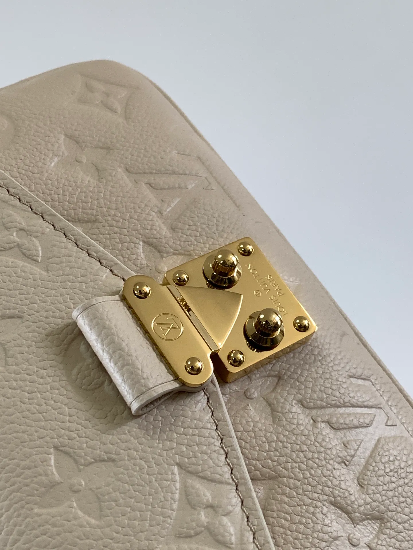 All Categories Official Website "Brand Women's Bags" Women's Bags 💙 LV 2026 New LV Crossbody Bag
