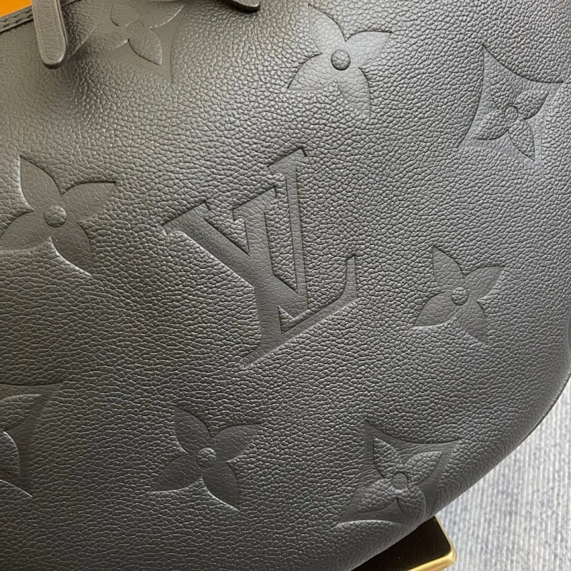 All categories Official website "Brand Women's Bags" Women's Bags 💙 LV 2025 new LV armpit bag