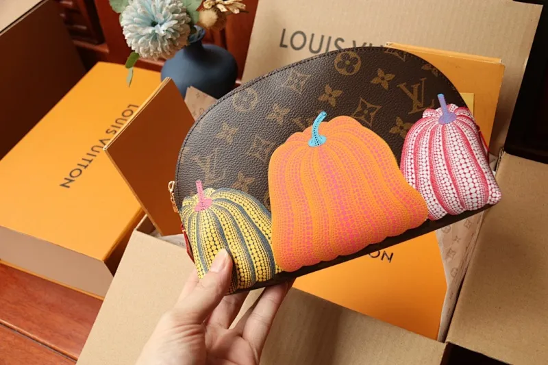 All Categories Official Website "Brand Women's Bags" Women's Bags 💙 LV 2024 New LV Cosmetic Bag