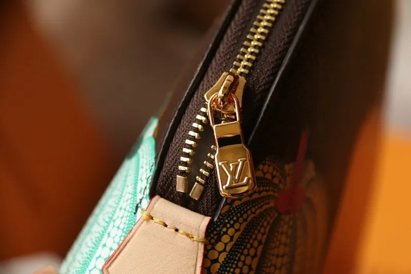 All Categories Official Website "Brand Women's Bags" Women's Bags 💙 LV 2024 New LV Cosmetic Bag
