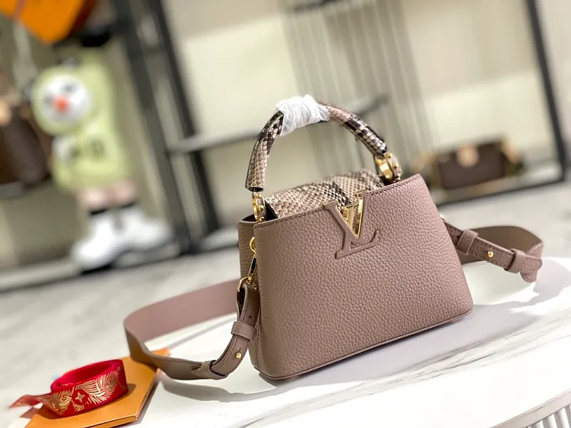 All Categories 💚 Authentic Grade Bags 💚 LV 2026 New LV Top Replica Crossbody Shoulder Bag