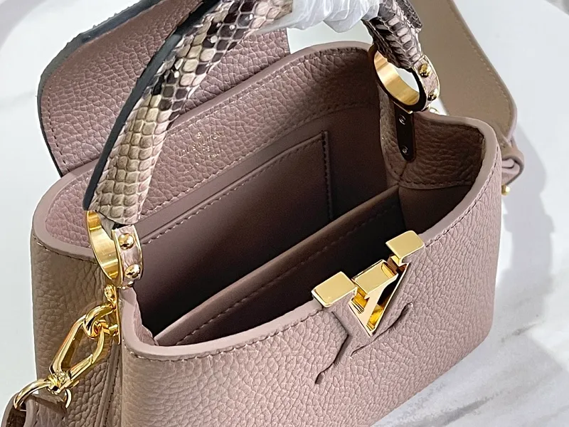 All Categories 💚 Authentic Grade Bags 💚 LV 2026 New LV Top Replica Crossbody Shoulder Bag