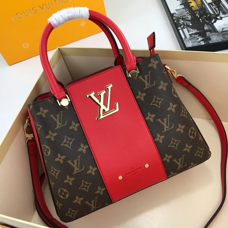 All Categories Official Website "Brand Women's Bags" Women's Bags 💙 LV 2022 Official New LV Presbyopia and Leather Crossbody Bag Wholesale 58002100 High Quality Size: 30-23-13CM
