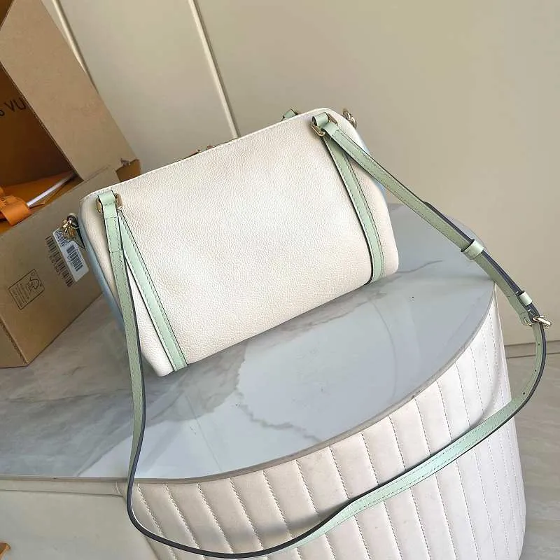 All Categories Official Website "Brand Women's Bags" Women's Bags 💙 LV LV 2026 New Crossbody Shoulder Bag