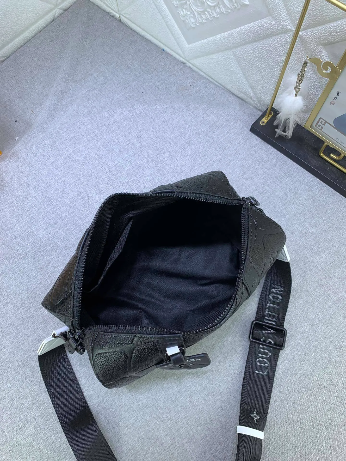 All categories Official website "Brand Women's Bags" Women's Bags 💙 LV replica LV, fine imitation LV bags, LV handbags, 2023 official latest version LV cowhide leather travel bag, bag factory, original material, size: 27-17-13CM