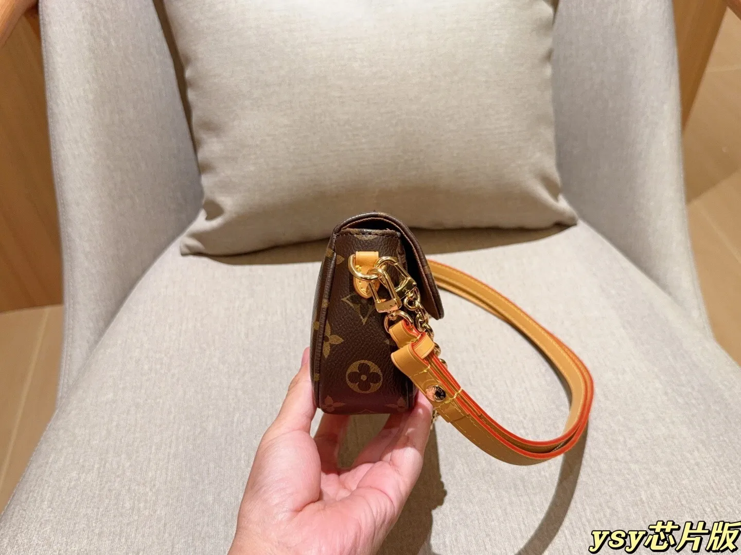 All categories Official website "Brand Women's Bags" Women's Bags 💙 LV 2025 new LV armpit bag