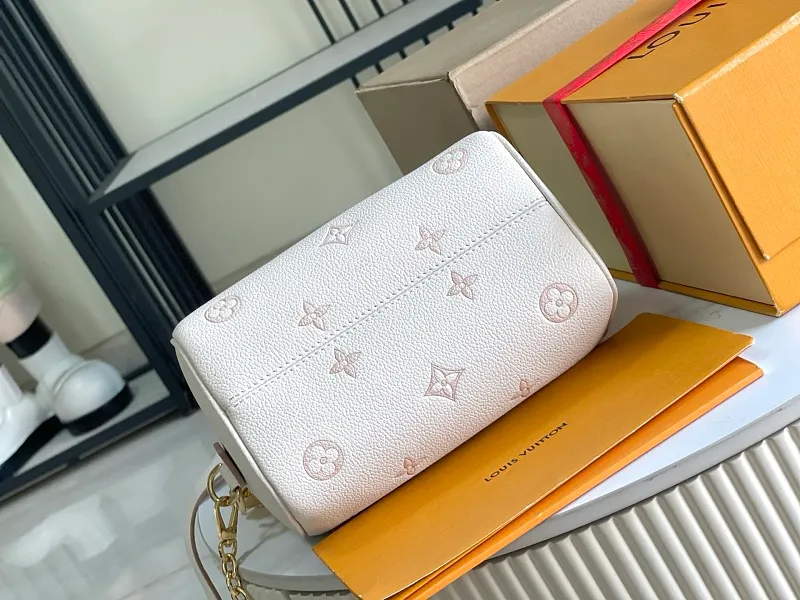 All Categories 💚 Authentic Grade Bags 💚 LV 2026 New LV Top Replica Crossbody Shoulder Bag