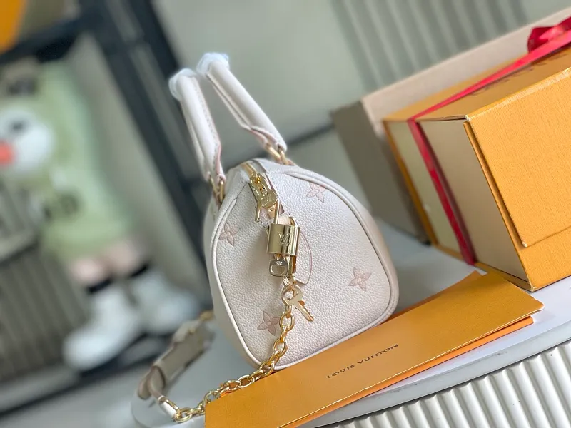 All Categories 💚 Authentic Grade Bags 💚 LV 2026 New LV Top Replica Crossbody Shoulder Bag