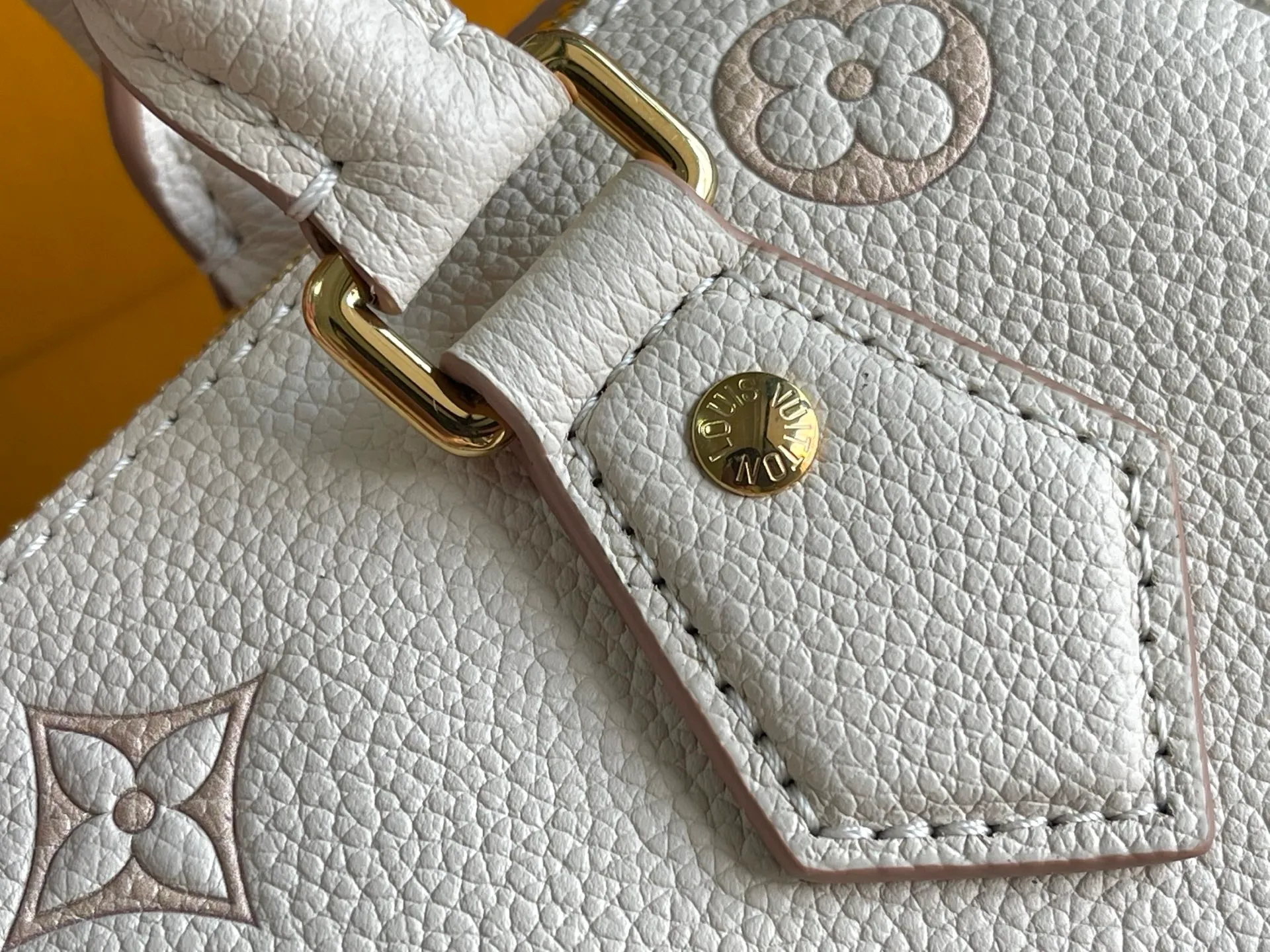 All Categories 💚 Authentic Grade Bags 💚 LV 2026 New LV Top Replica Crossbody Shoulder Bag