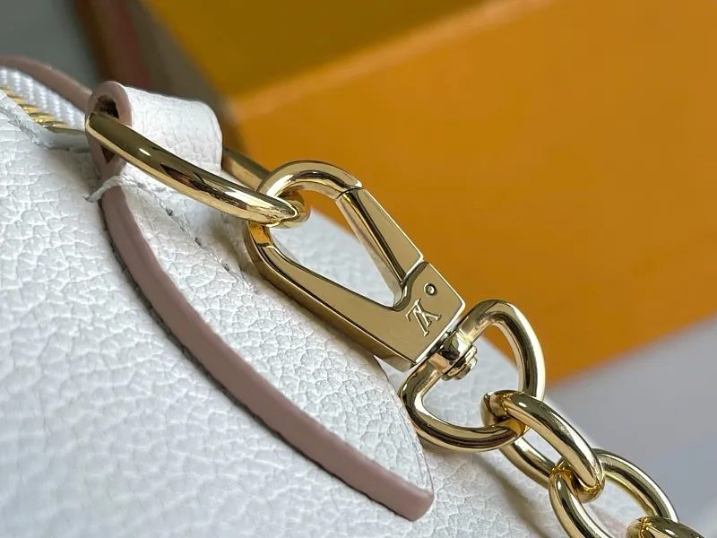 All Categories 💚 Authentic Grade Bags 💚 LV 2026 New LV Top Replica Crossbody Shoulder Bag