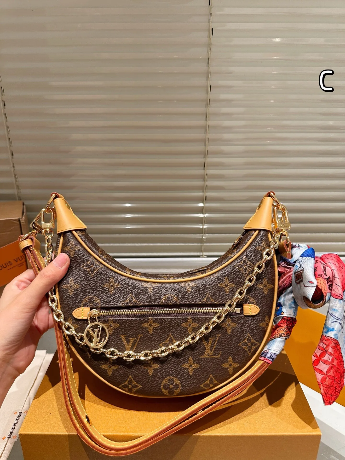 All categories Official website "Brand Women's Bags" Women's Bags 💙 LV 2025 new LV armpit bag