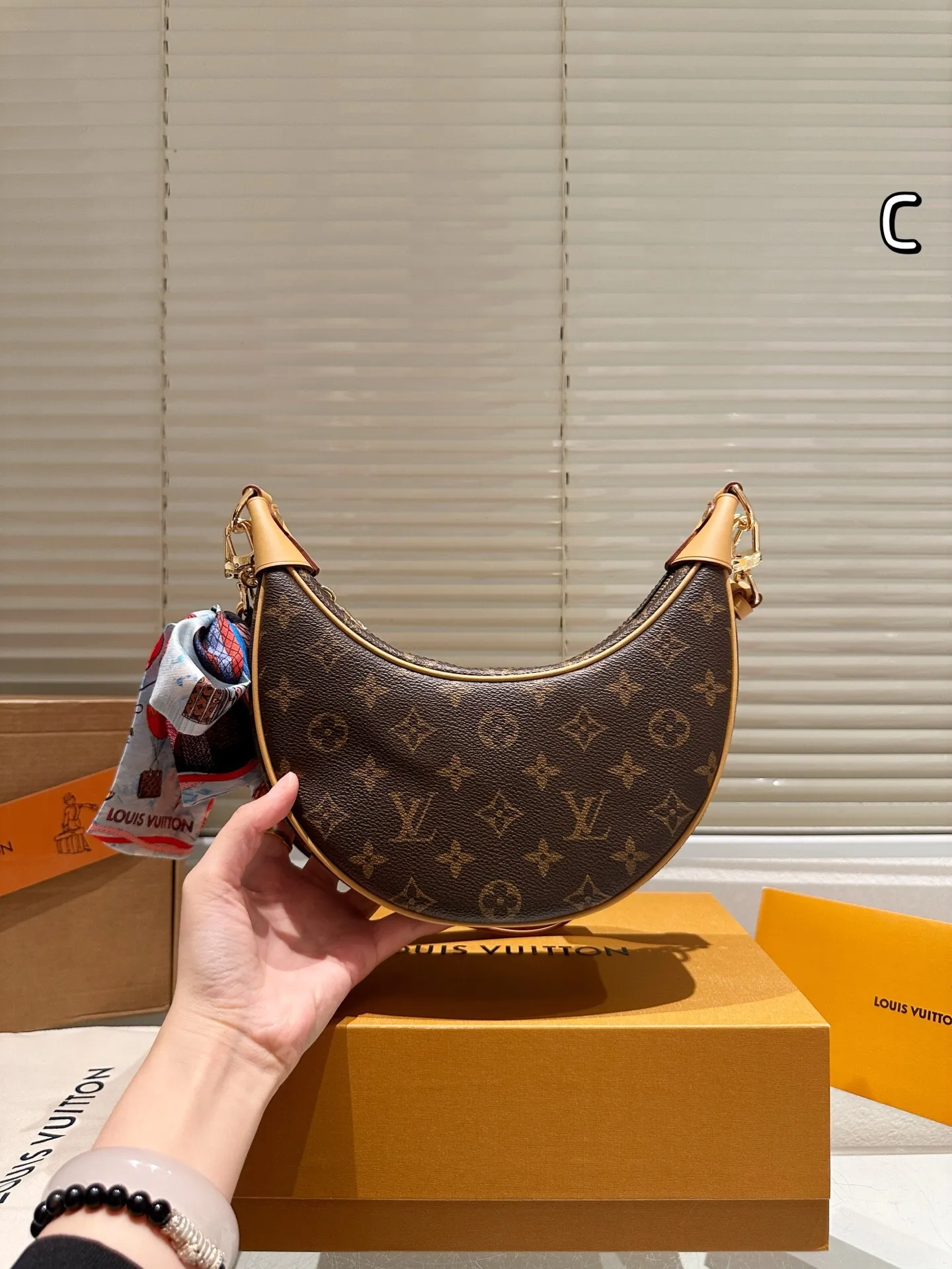 All categories Official website "Brand Women's Bags" Women's Bags 💙 LV 2025 new LV armpit bag