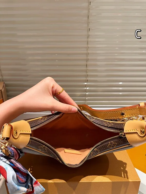 All categories Official website "Brand Women's Bags" Women's Bags 💙 LV 2025 new LV armpit bag