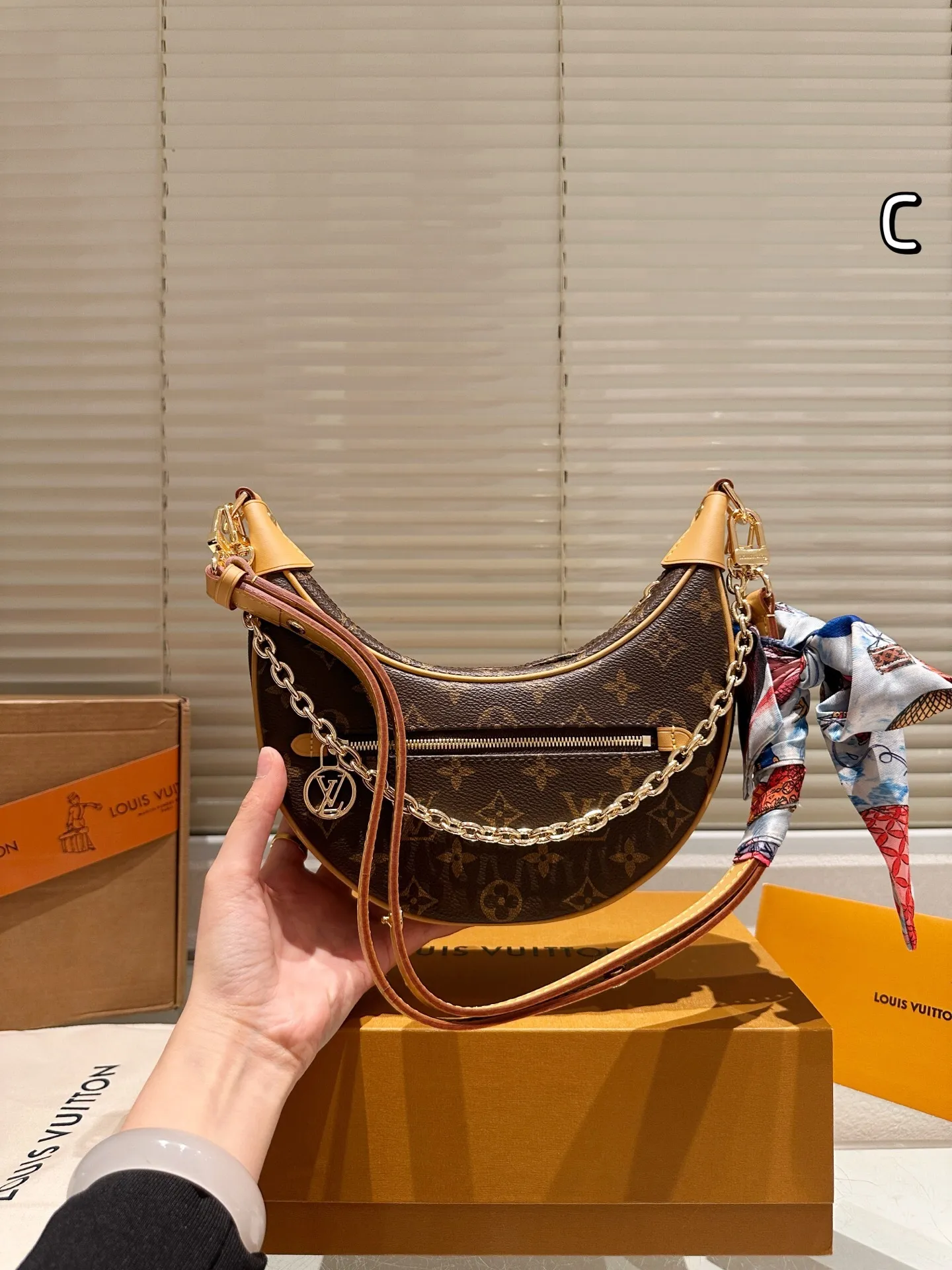 All categories Official website "Brand Women's Bags" Women's Bags 💙 LV 2025 new LV armpit bag
