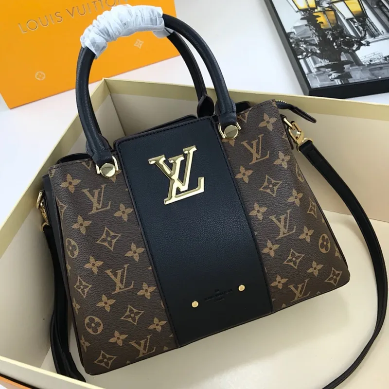 All Categories Official Website "Brand Women's Bags" Women's Bags 💙 LV 2022 Official New LV Presbyopia and Leather Crossbody Bag Wholesale 58002100 High Quality Size: 30-23-13CM