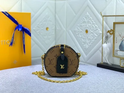 All Categories Official Website "Brand Women's Bags" Women's Bags 💙 LV MMmini Boite Chapeau handbag is made of Monogram coated canvas and decorated with Malletage quilted lining, paying tribute to the brand's traditional details. The zip opens to reveal a sophisticated interior with a large accordion compartment. Detachable shoulder strap allows for a shoulder-wearing experience. size