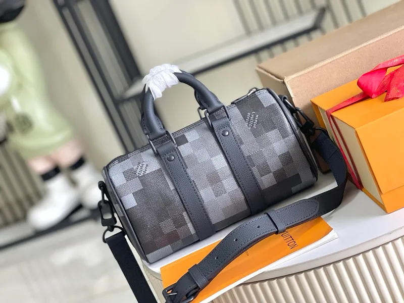 All Categories 💚 Authentic Grade Bags 💚 LV 2026 New LV Top Replica Crossbody Shoulder Bag