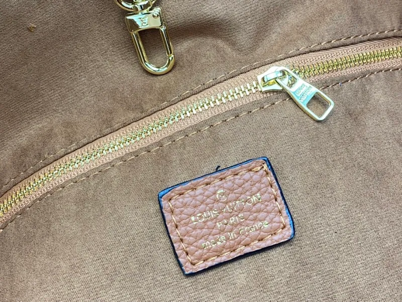 All categories Official website "Brand Women's Bags" Women's Bags 💙 LV replica LV, fine imitation LV bags, LV shoulder bags, 2023 official latest version LV full leather embossed handbag, bag factory, original material, size: 32-29-17CM
