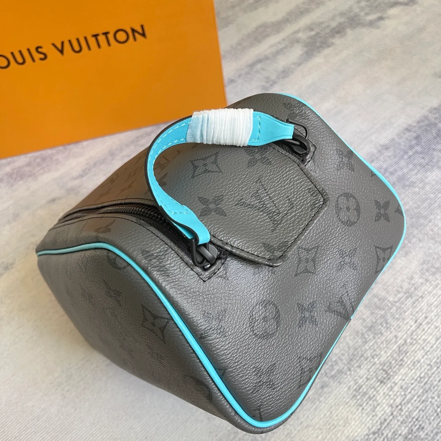 All categories Official website "Brand Women's Bags" Women's Bags 💙 LV 2025 new LV toiletry bag