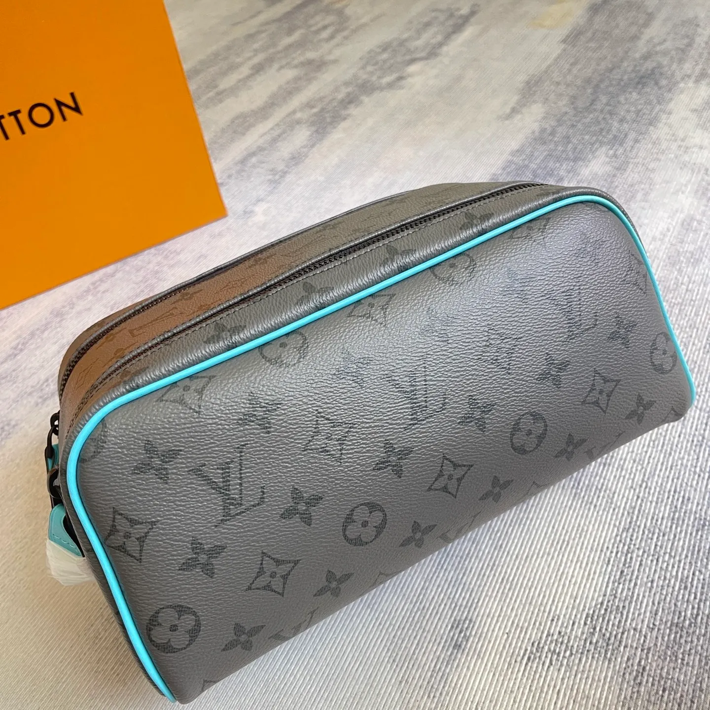 All categories Official website "Brand Women's Bags" Women's Bags 💙 LV 2025 new LV toiletry bag
