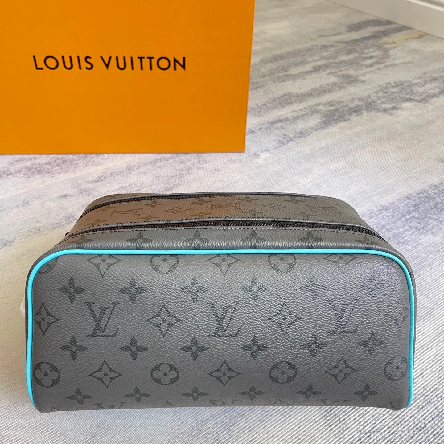 All categories Official website "Brand Women's Bags" Women's Bags 💙 LV 2025 new LV toiletry bag